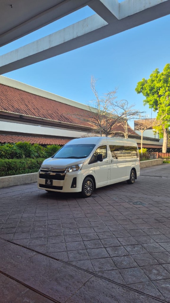 Rental car gallery 4